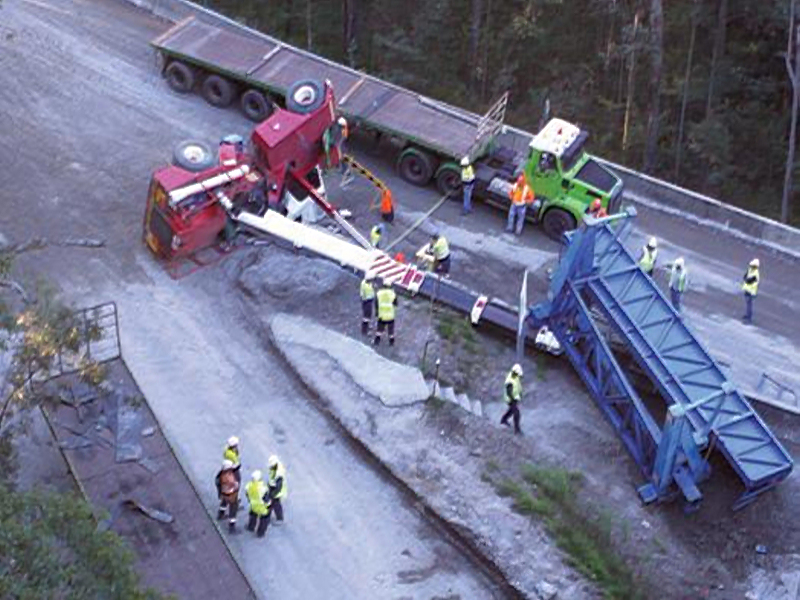 Crane rollover 800 x 600 0002.jpg