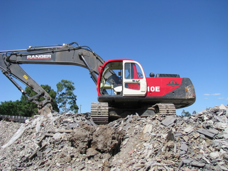 Ranger Excavator- saves more than $15,000 / annum with LSM Technologies / Sy- Klone Precleaners